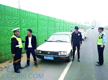 大学生实习期教同学学车 无证练车被吊销驾照