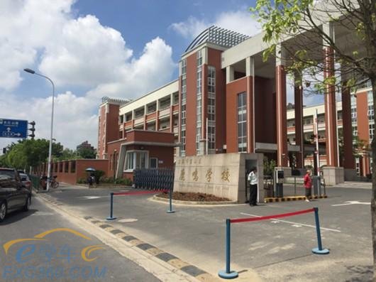 小区周边现众多驾考教练车引不满 交警总队已关注