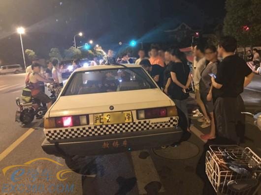 小区周边现众多驾考教练车引不满 交警总队已关注